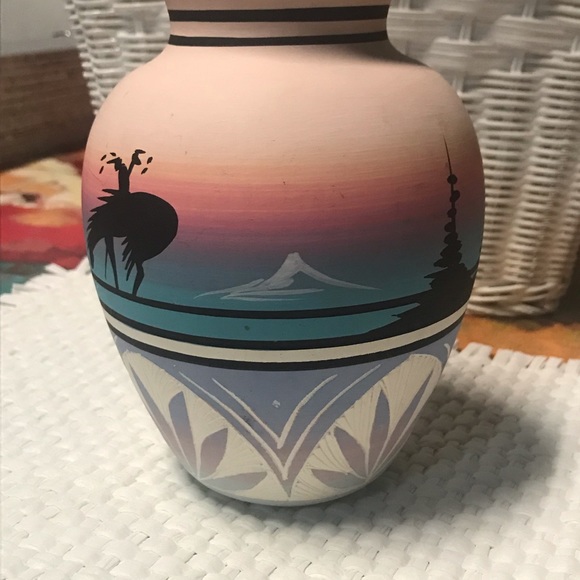 Beautiful Vintage Navajo Pottery Vase Signed Indian Art Desert Sunset Mesa - Picture 12 of 13